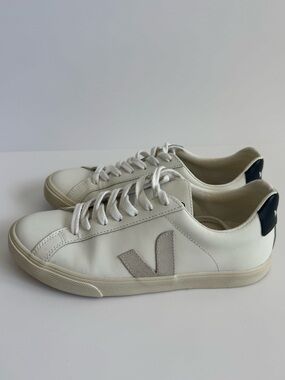 VEJA Esplar White Navy Leather Sneakers Women’s US 7 EU 38